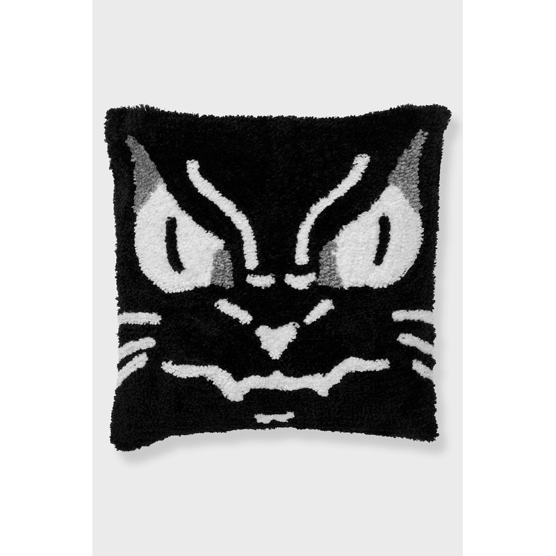 Hiss Tufted Cushion