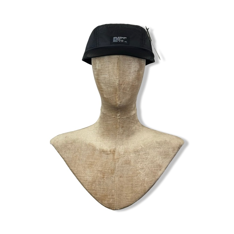 Levi’s Puffer Cap