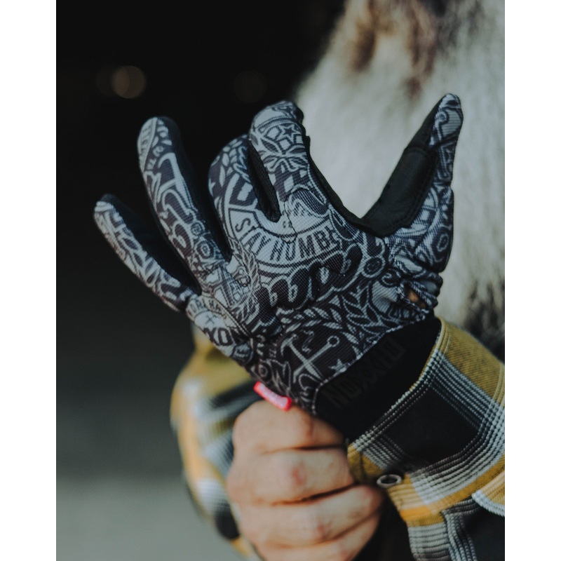 Holeshot Moto Gloves – Yeww!