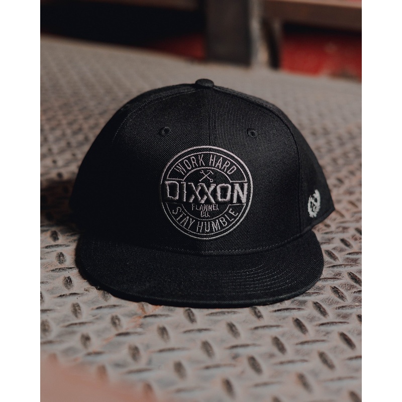 Gray Corpo Flat Bill Snapback – Black