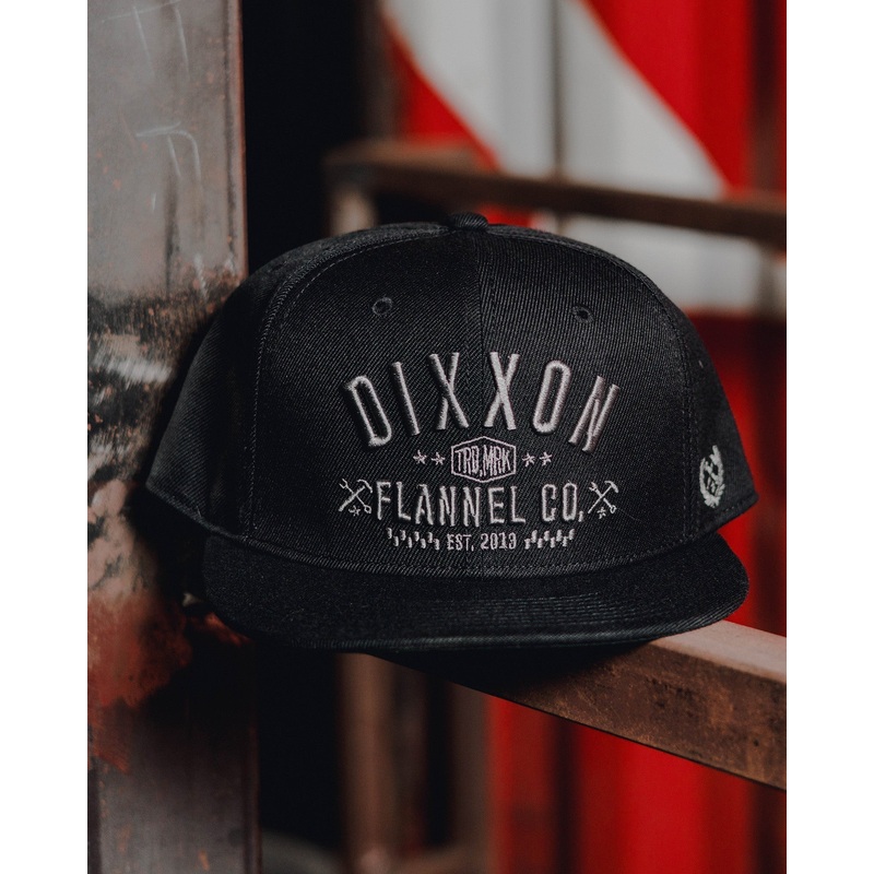 Gray Cruz Flat Bill Snapback – Black