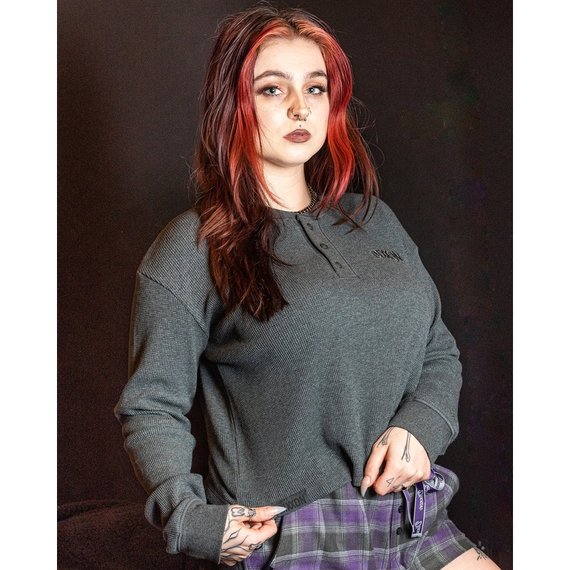 Women’s Waffle Knit Long Sleeve Crop Tee – Dark Gray