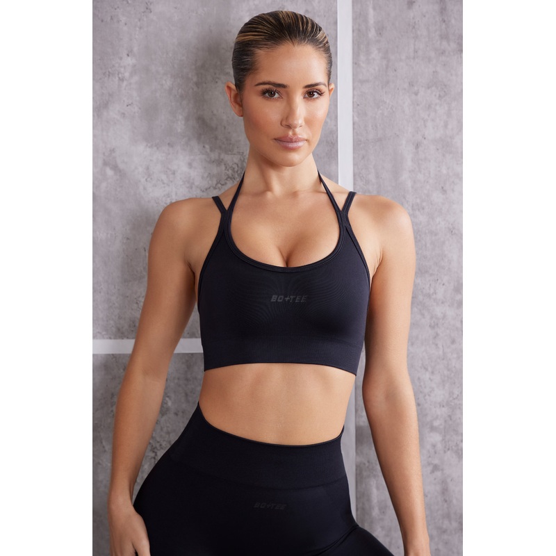 Aligned – Scoop Neck Sports Bra in Jet Black