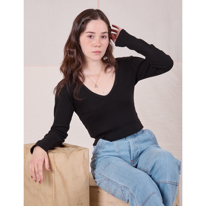 Long Sleeve V-Neck Tee – Basic Black *FINAL SALE*