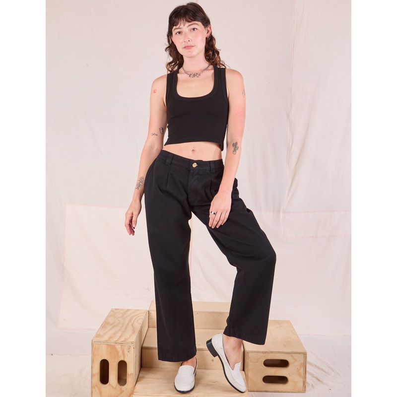 Mid-Rise Pleated Trousers – Basic Black