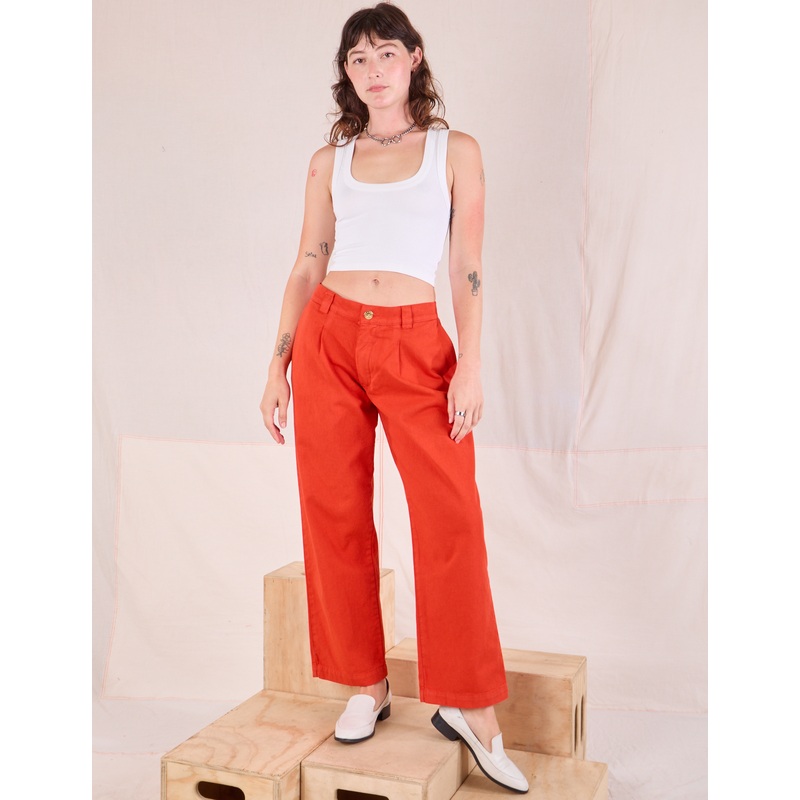 Mid-Rise Pleated Trousers – Chili Red