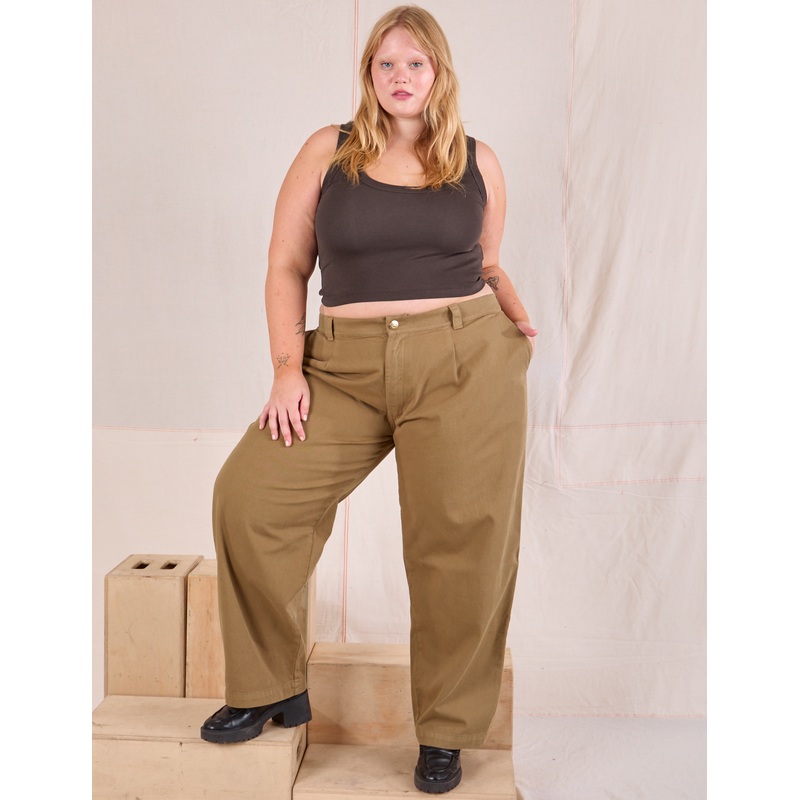 Mid-Rise Pleated Trousers – Desert Brown