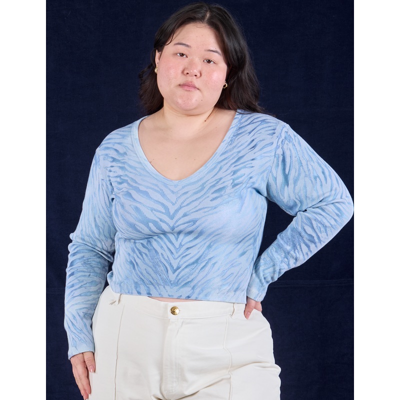 Tiger Print Long Sleeve V-Neck – Blue